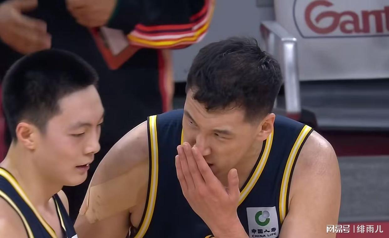 500万彩票网-交易杨溢?广东后卫线惨遭暴打,没有徐杰真不行!